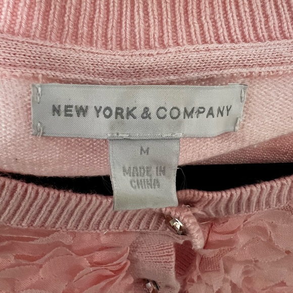 NEW YORK & COMPANY Adorable PINK sweater- Size MEDIUM - Picture 2 of 6